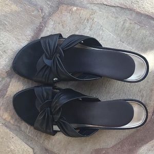 Comfortable wedges black